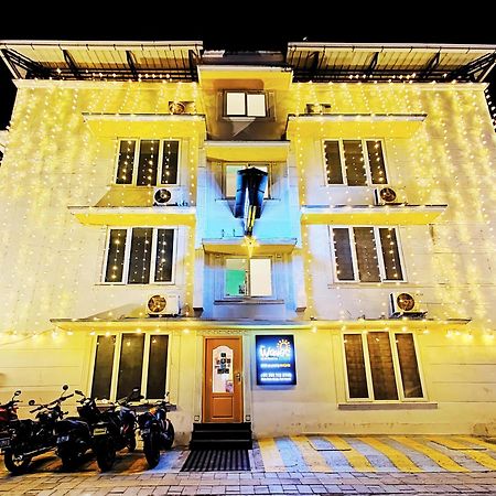 The Waves Fortkochi Kochi Exterior foto
