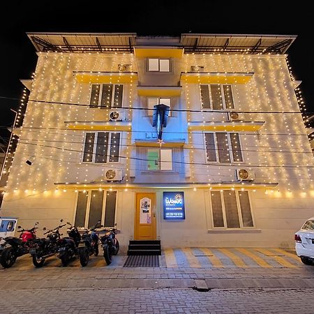 The Waves Fortkochi Kochi Exterior foto